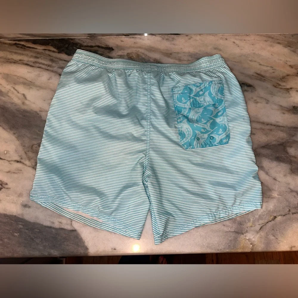 Vineyard Vines Size Large Men's Striped Swim Shorts - Blue‎